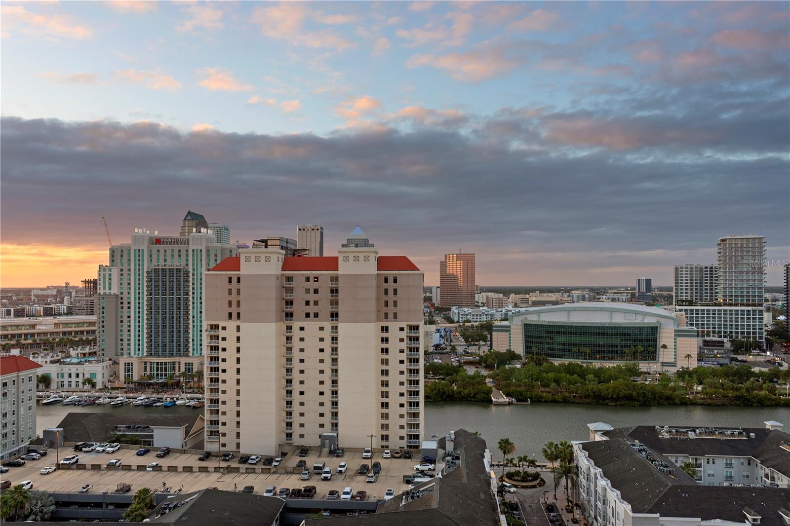 THE PLAZA HARBOUR ISLAND A CON - Residential