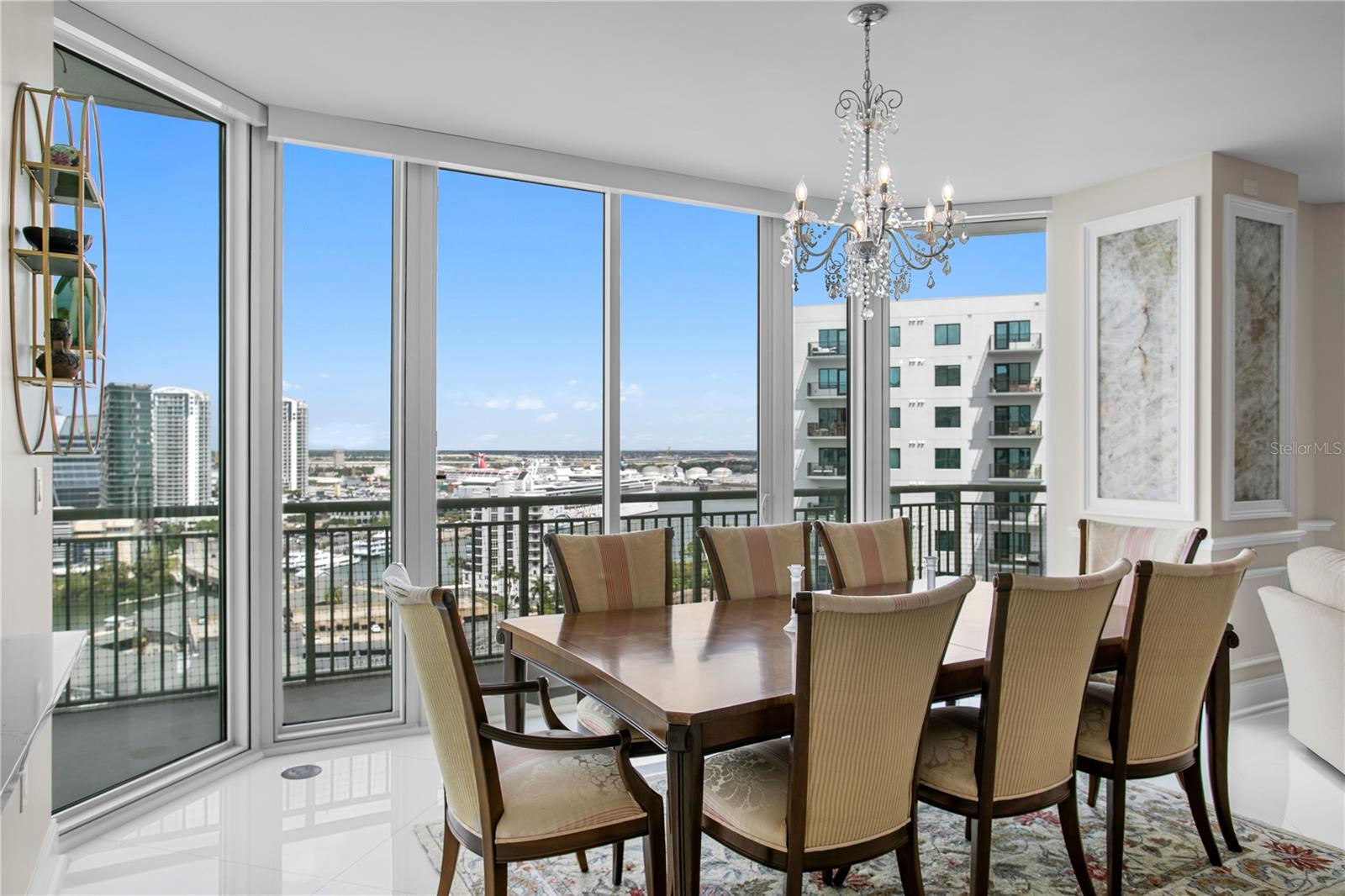 THE PLAZA HARBOUR ISLAND A CON - Residential