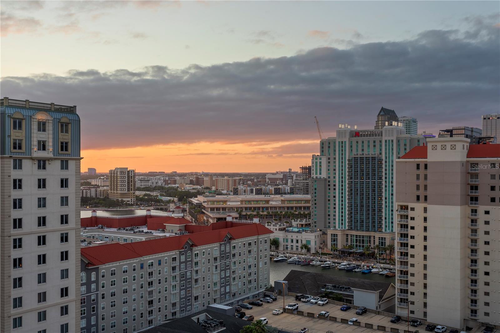 THE PLAZA HARBOUR ISLAND A CON - Residential