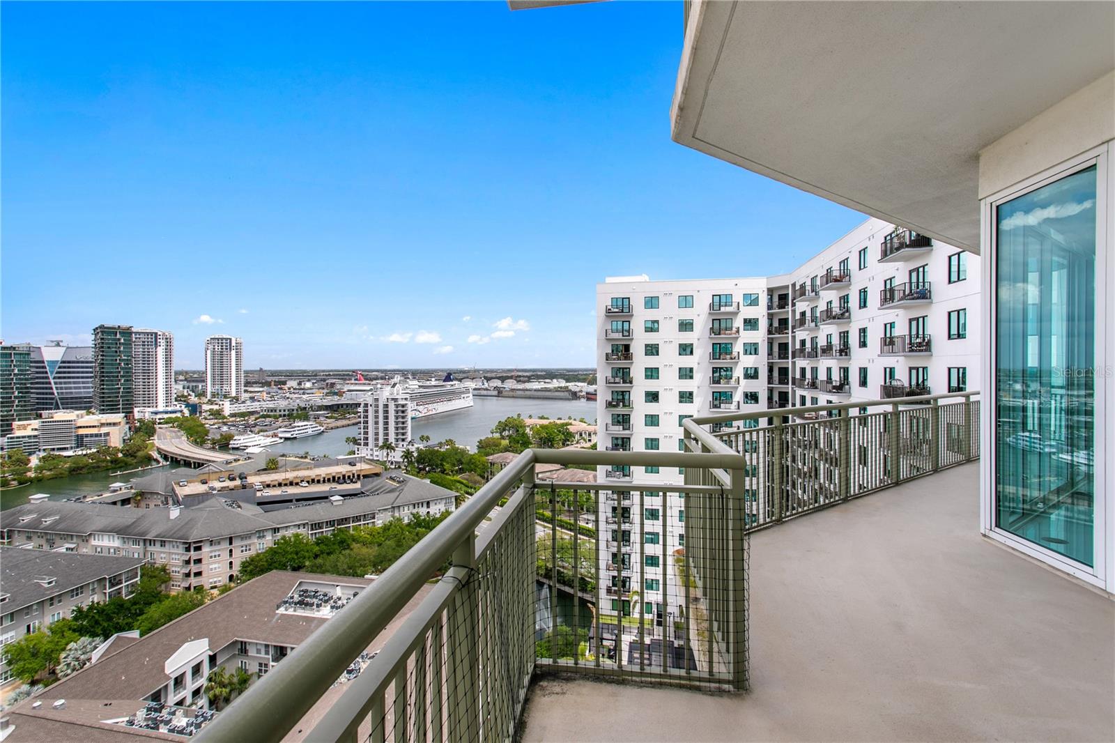 THE PLAZA HARBOUR ISLAND A CON - Residential