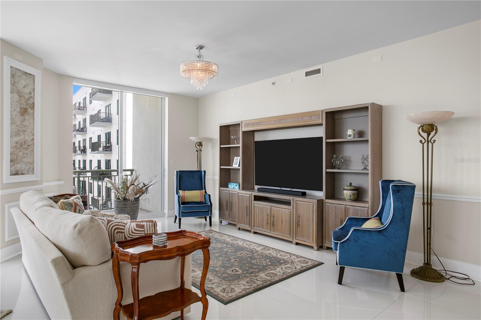 THE PLAZA HARBOUR ISLAND A CON - Residential