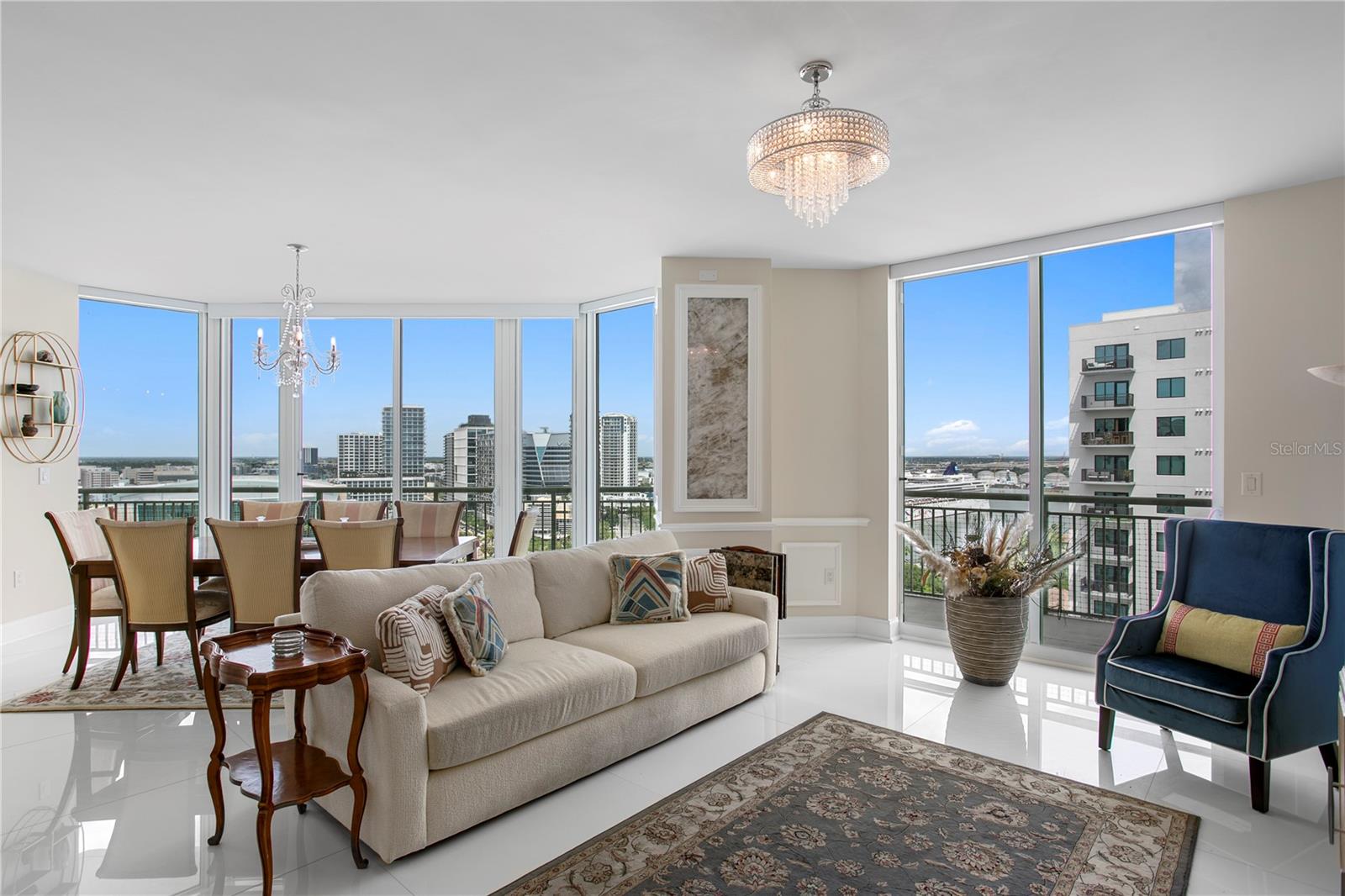 THE PLAZA HARBOUR ISLAND A CON - Residential