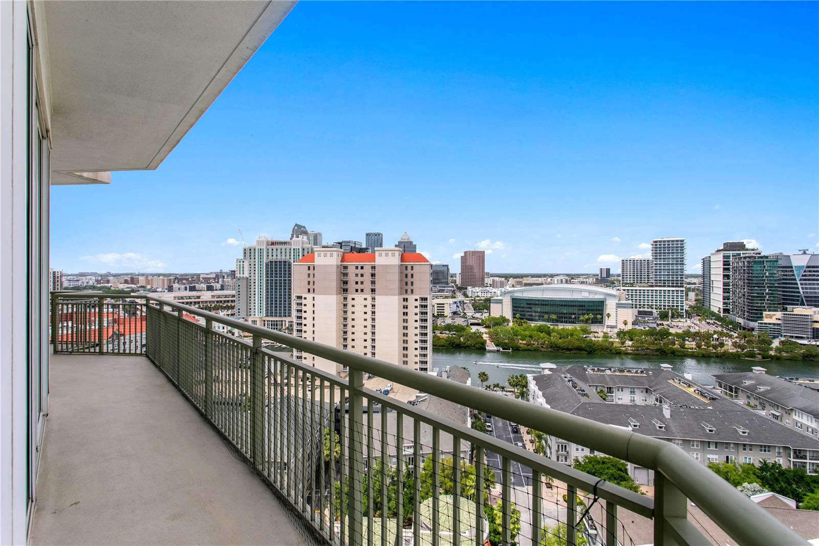 THE PLAZA HARBOUR ISLAND A CON - Residential