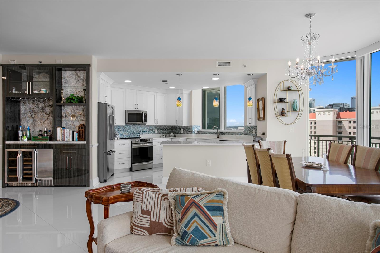 THE PLAZA HARBOUR ISLAND A CON - Residential