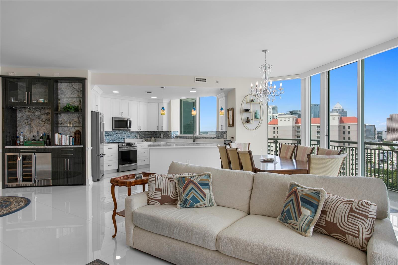 THE PLAZA HARBOUR ISLAND A CON - Residential