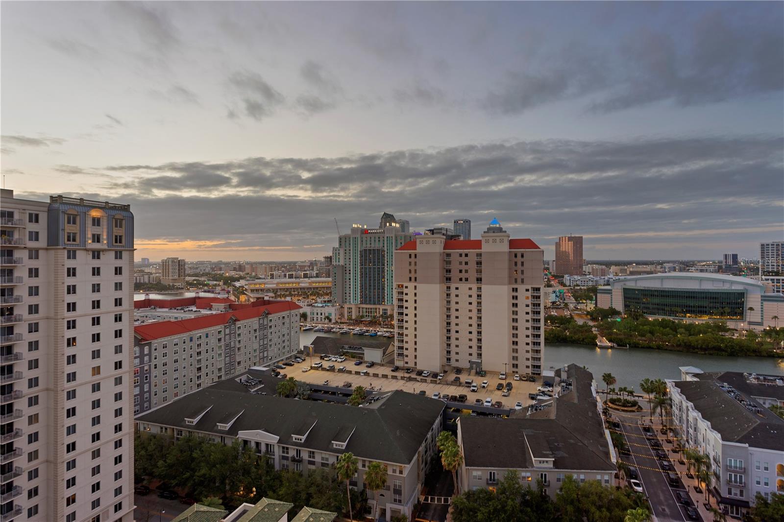 THE PLAZA HARBOUR ISLAND A CON - Residential