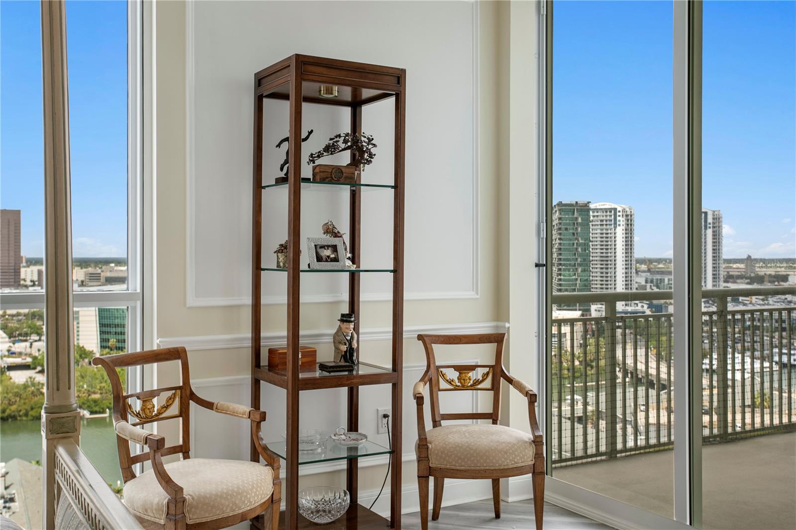 THE PLAZA HARBOUR ISLAND A CON - Residential