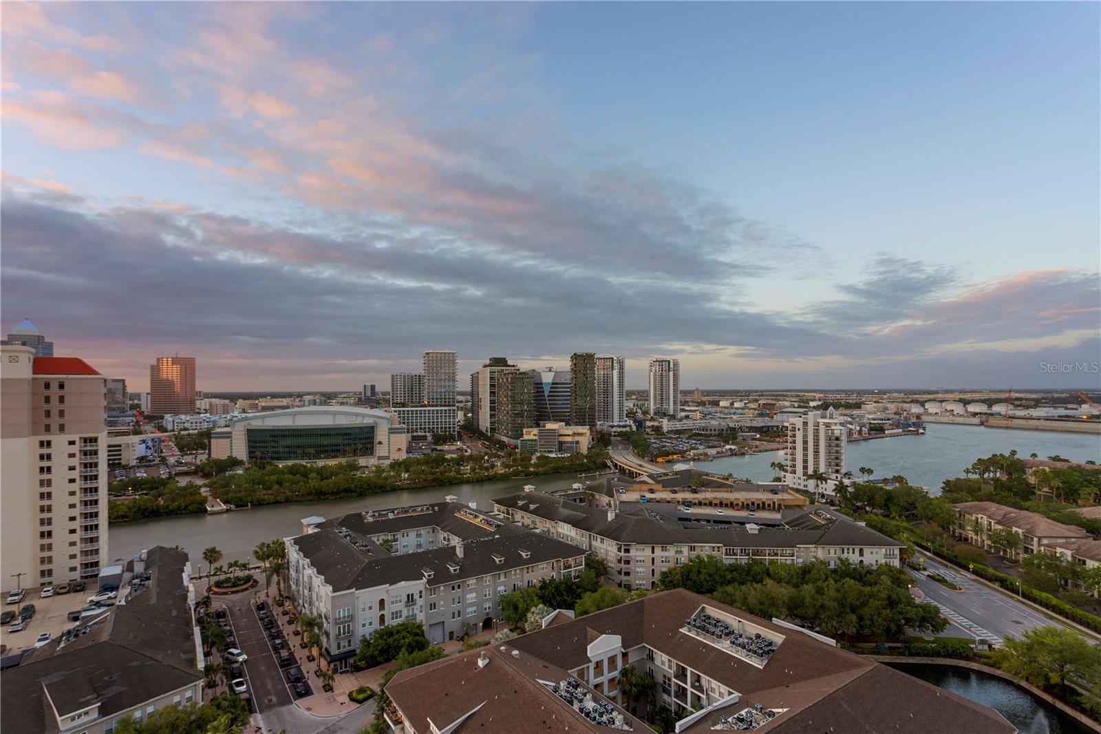 THE PLAZA HARBOUR ISLAND A CON - Residential