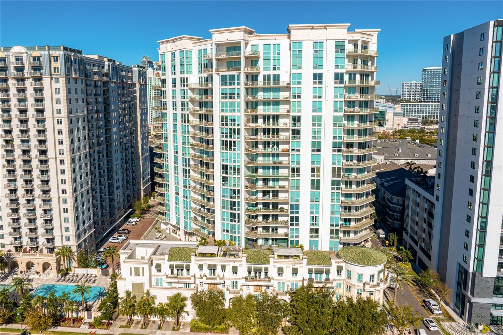 THE PLAZA HARBOUR ISLAND A CON - Residential