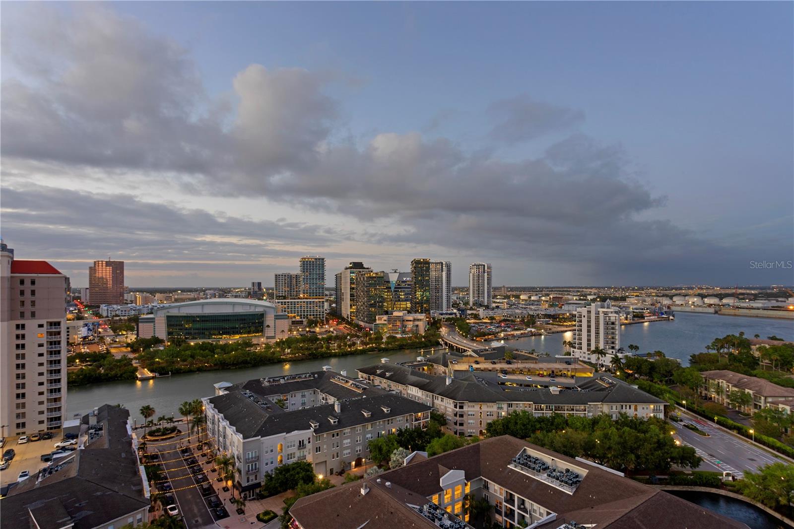 THE PLAZA HARBOUR ISLAND A CON - Residential