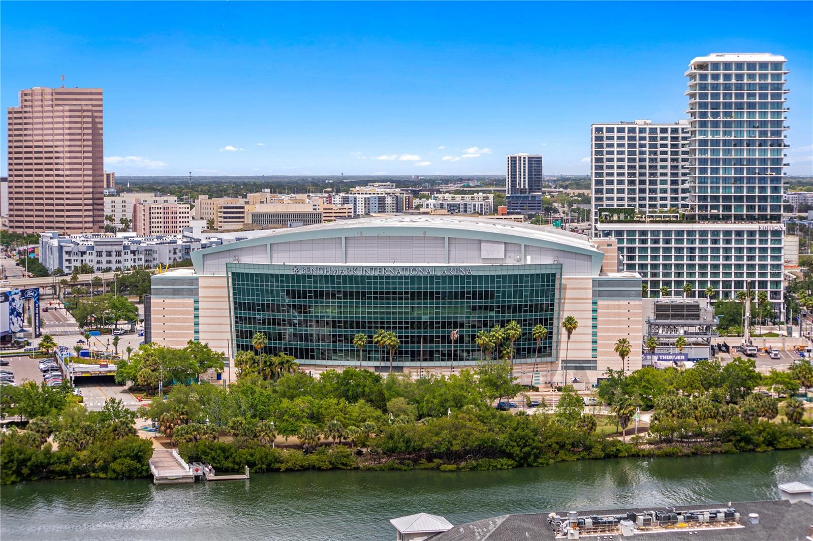 THE PLAZA HARBOUR ISLAND A CON - Residential