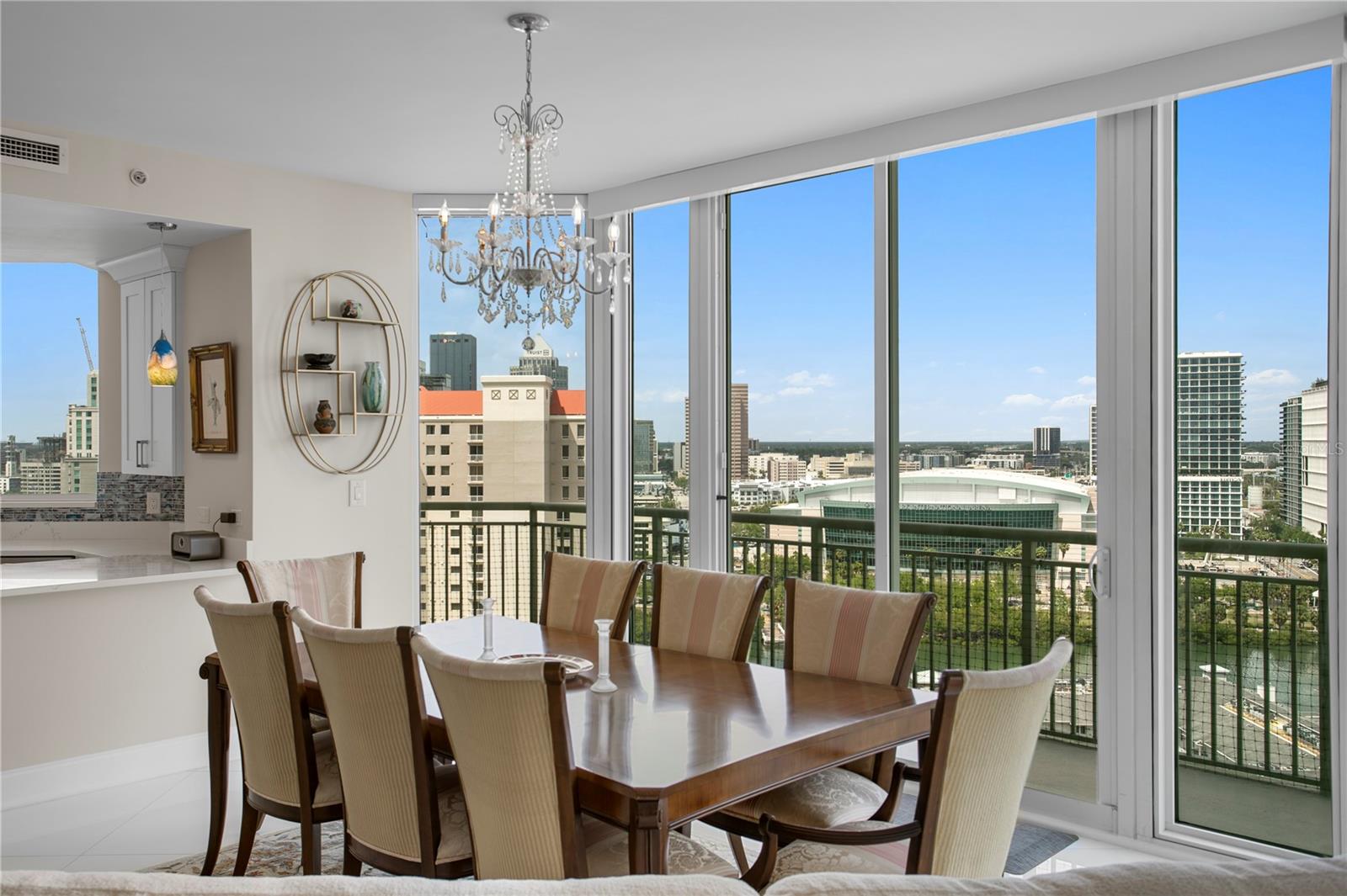 THE PLAZA HARBOUR ISLAND A CON - Residential