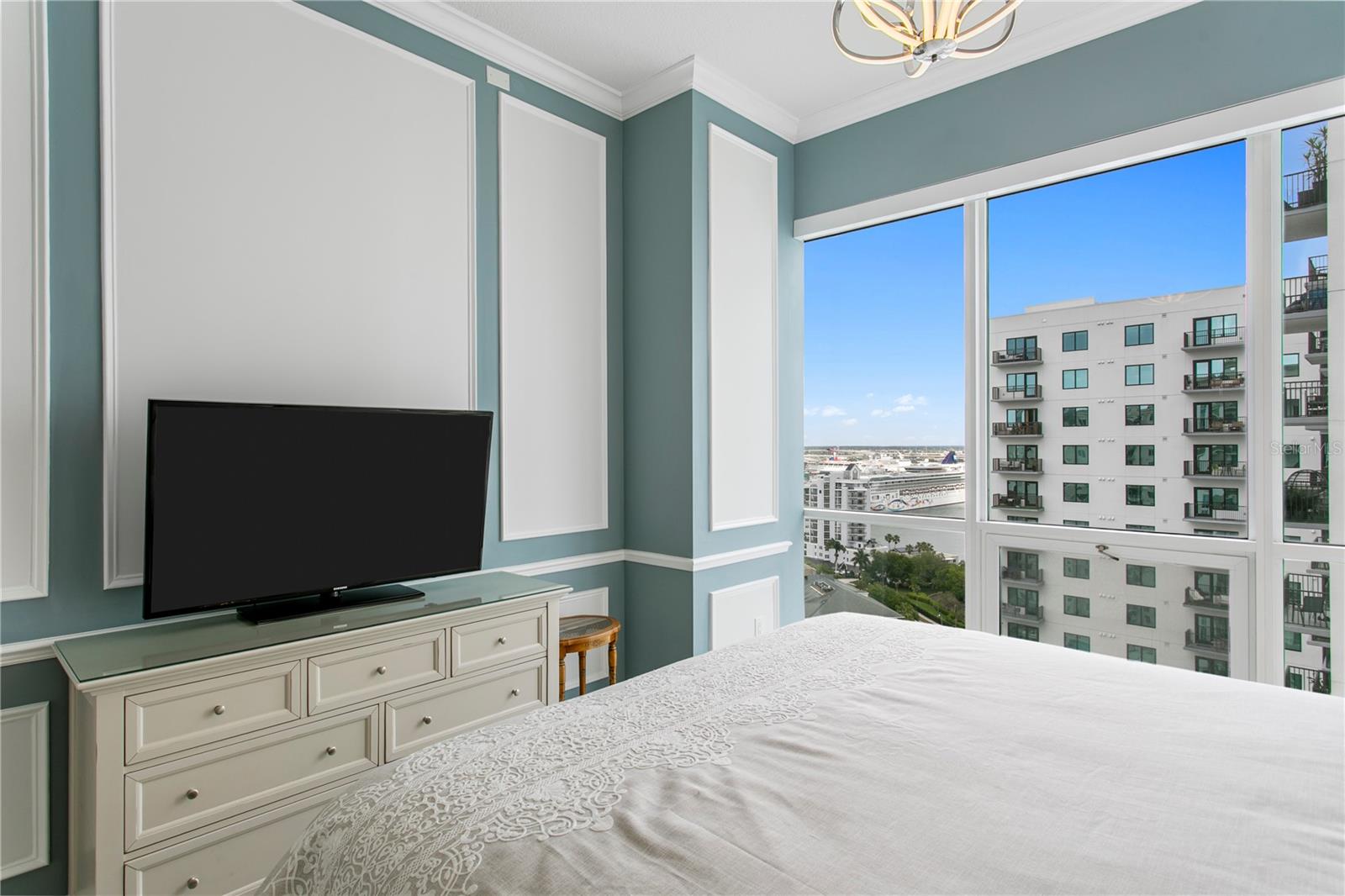 THE PLAZA HARBOUR ISLAND A CON - Residential