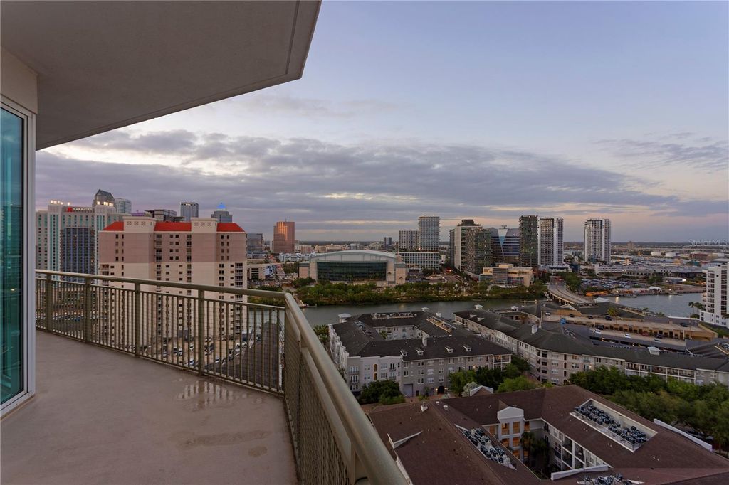 Photo of 450 Knights Run Avenue #1901, Tampa, FL 33602 (MLS # TB8496386)