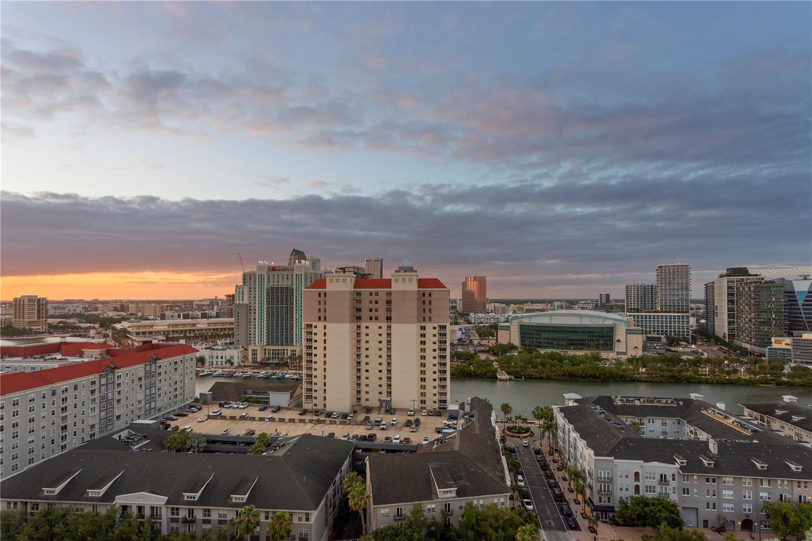 THE PLAZA HARBOUR ISLAND A CON - Residential