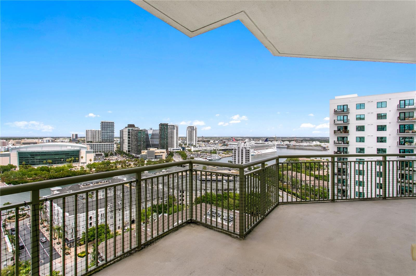 THE PLAZA HARBOUR ISLAND A CON - Residential