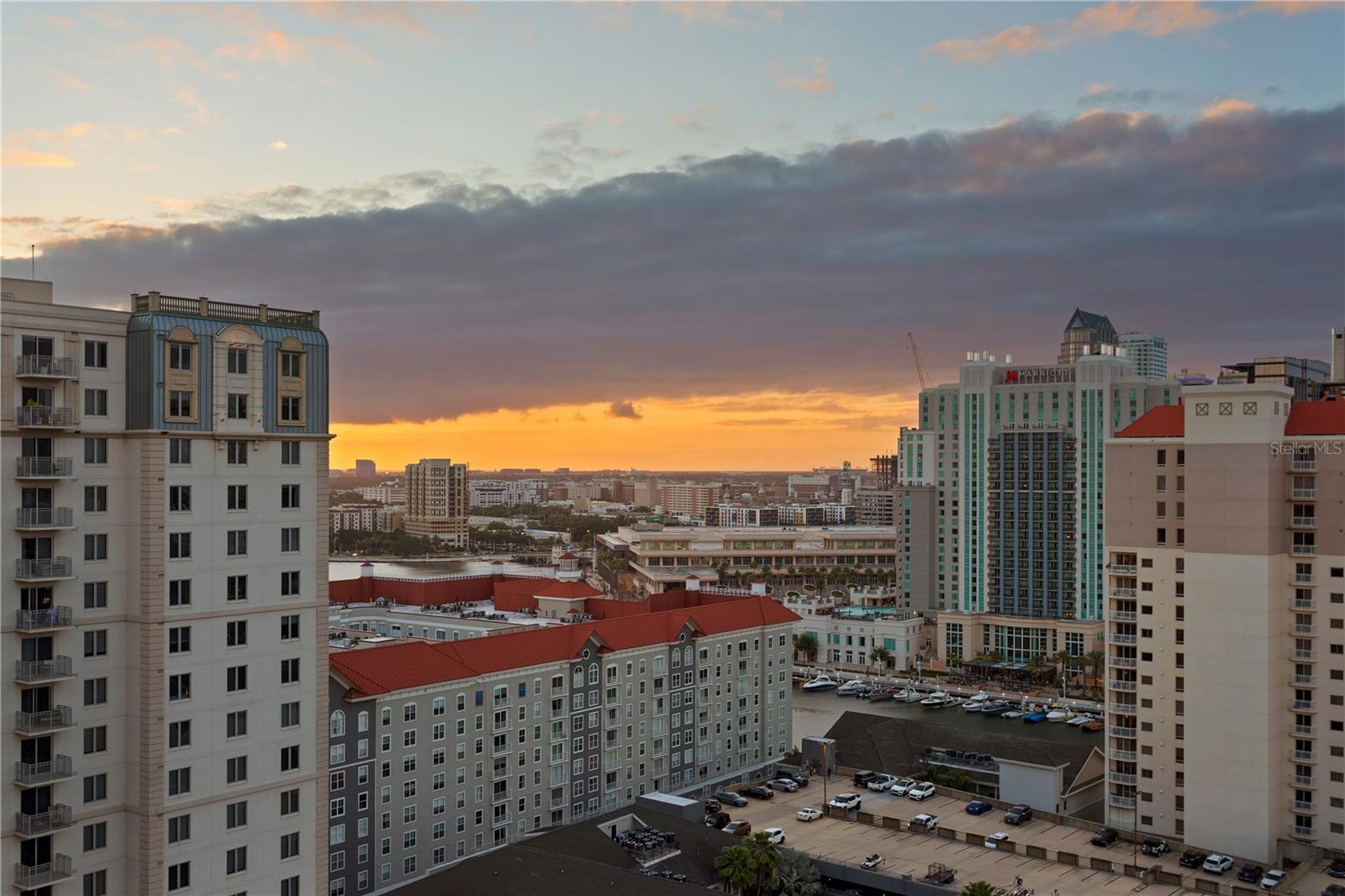 THE PLAZA HARBOUR ISLAND A CON - Residential