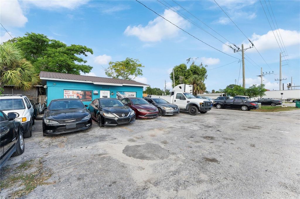 Photo of 5712 15th Street E, Bradenton, FL 34203 (MLS # TB8434561)