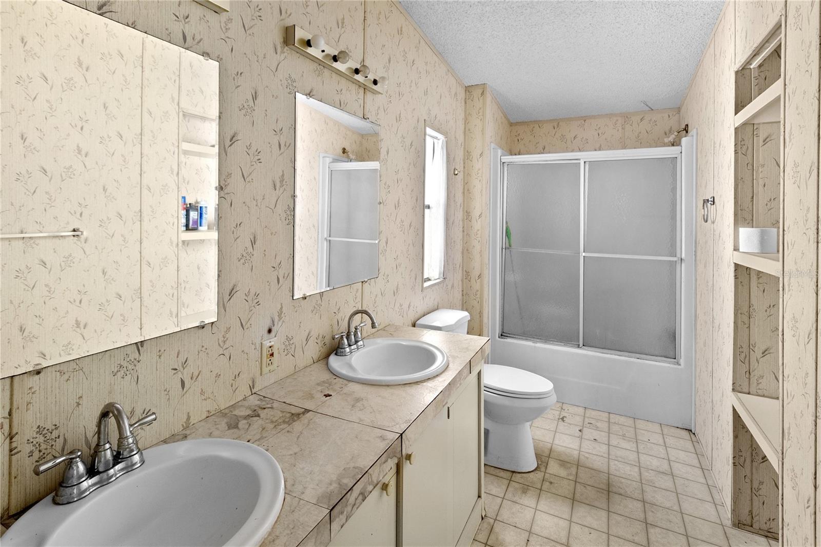 KERSHORES - Residential