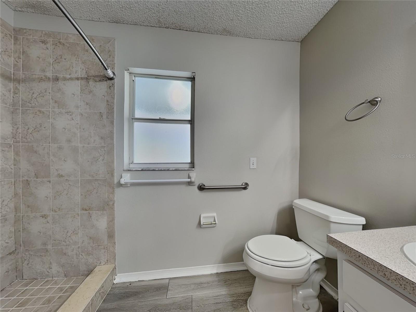 BRIDGEFORD OAKS PH 1 - Residential Lease