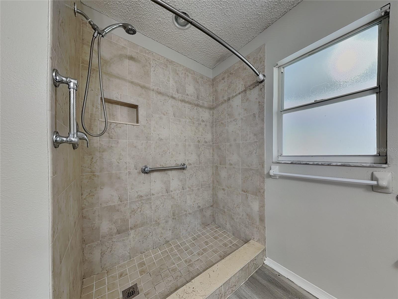 BRIDGEFORD OAKS PH 1 - Residential Lease