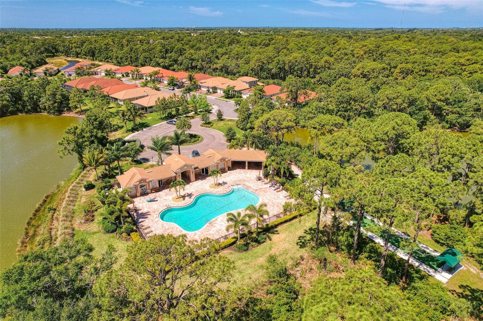 CARIBBEAN VILLAGE - Residential