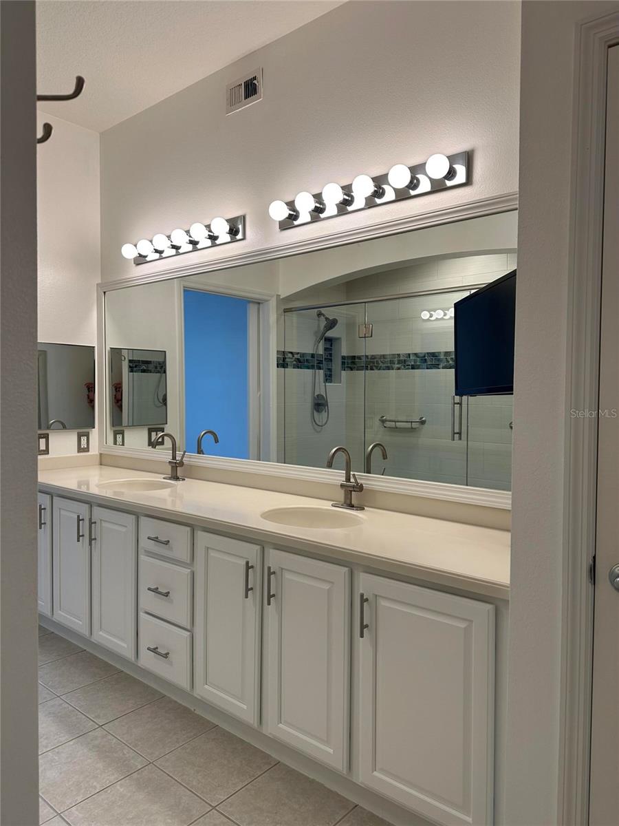 ARTISAN CLUB CONDO PH 2 - Residential