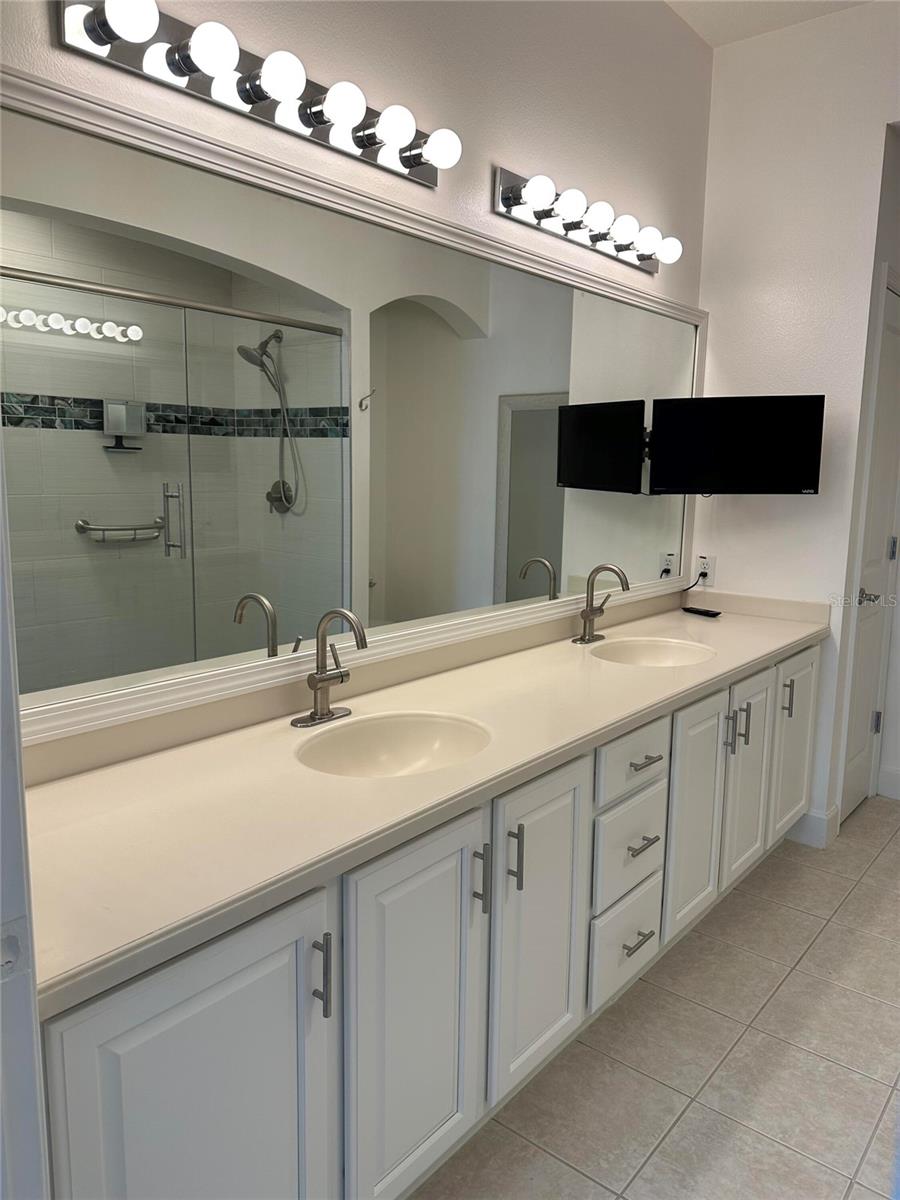 ARTISAN CLUB CONDO PH 2 - Residential