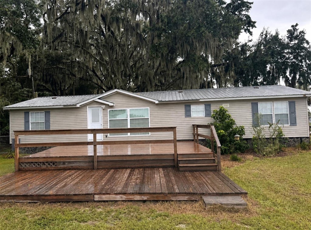 Photo of 172 E Cowpen Lake Point Road, Hawthorne, FL 32640 (MLS # GC542861)