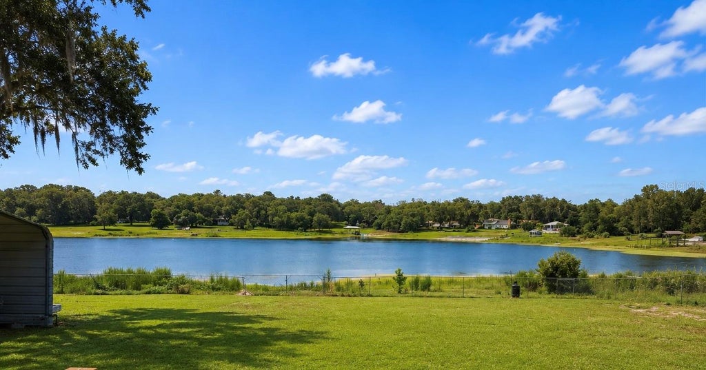 Photo of 172 E Cowpen Lake Point Road, Hawthorne, FL 32640 (MLS # GC542861)