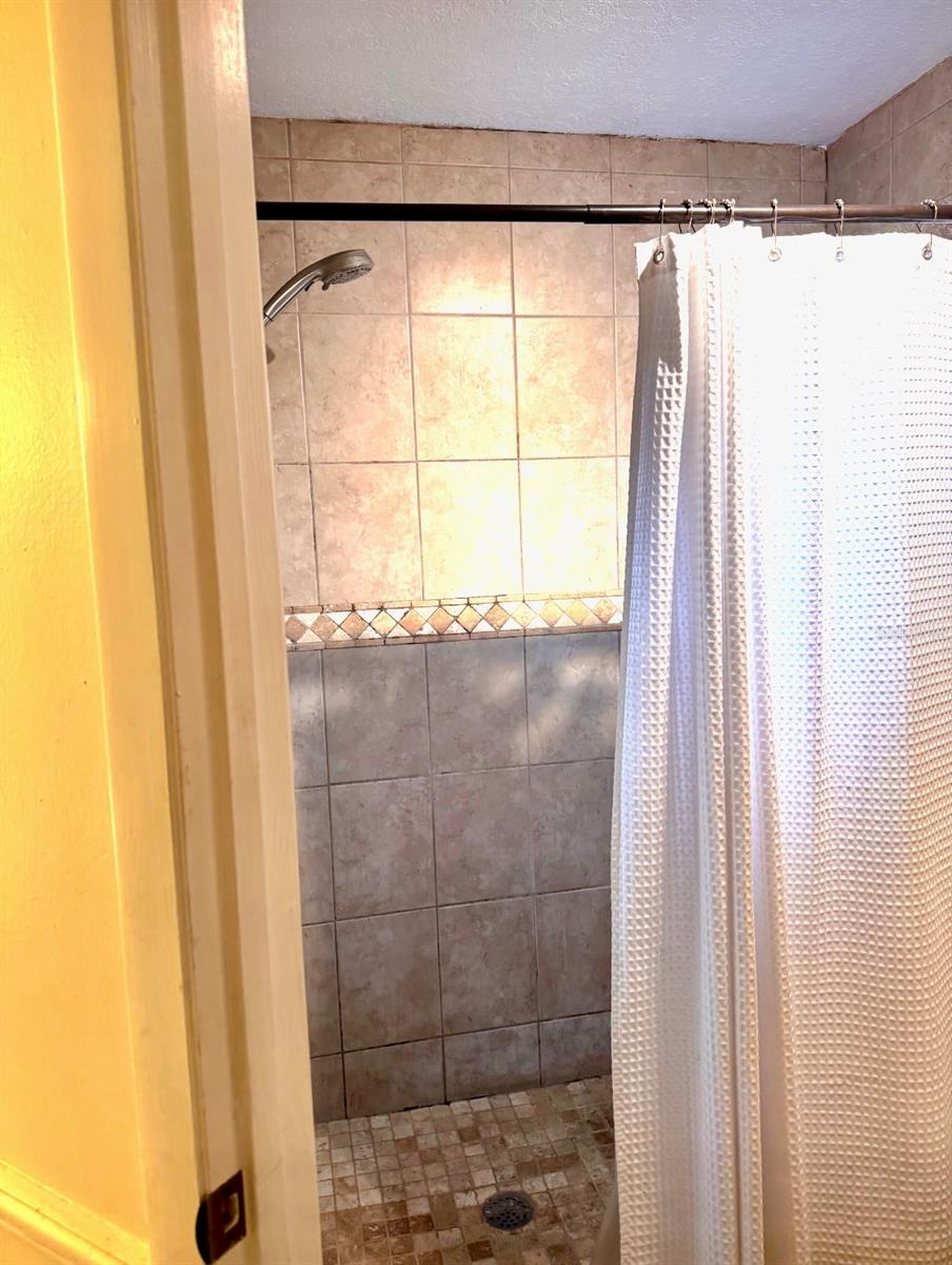 WHISPER LAKES UNIT 7 - Residential Lease