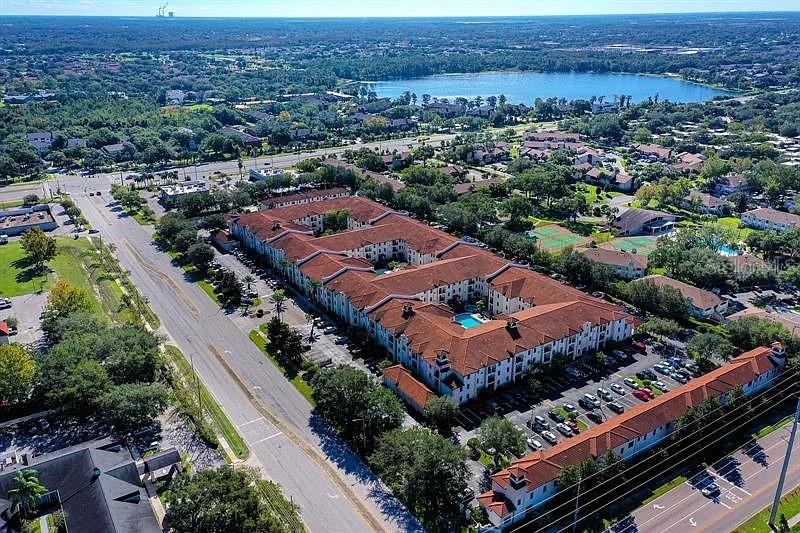REGISTRY/MICHIGAN PARK CONDO - Residential Lease