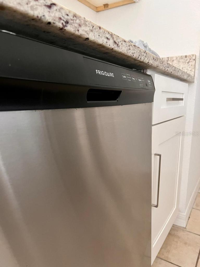 REGISTRY/MICHIGAN PARK CONDO - Residential Lease