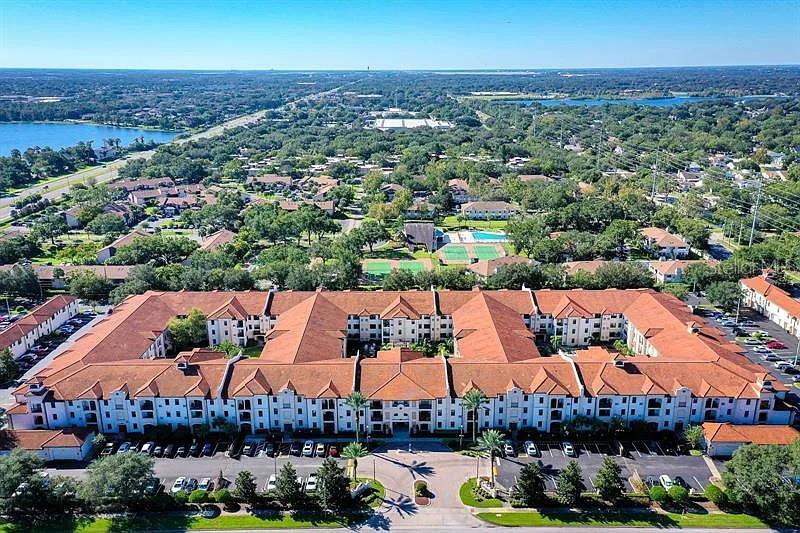 REGISTRY/MICHIGAN PARK CONDO - Residential Lease