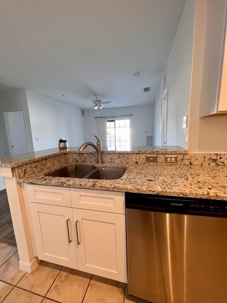 REGISTRY/MICHIGAN PARK CONDO - Residential Lease