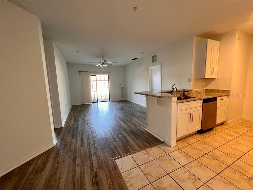 REGISTRY/MICHIGAN PARK CONDO - Residential Lease