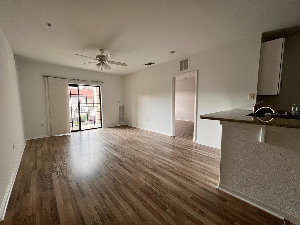 REGISTRY/MICHIGAN PARK CONDO - Residential Lease