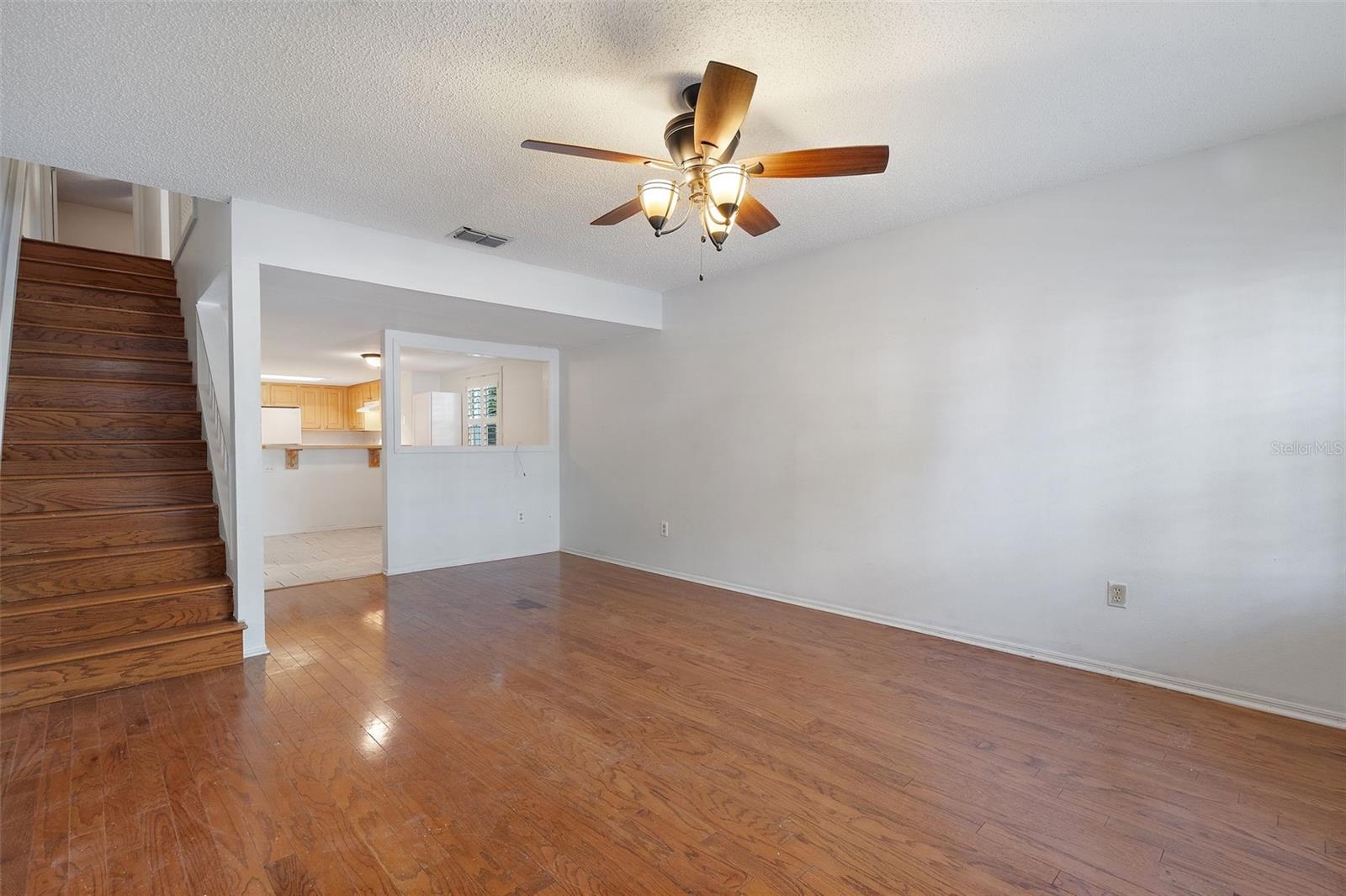 FOX CHASE TWNHMS UNI - Residential