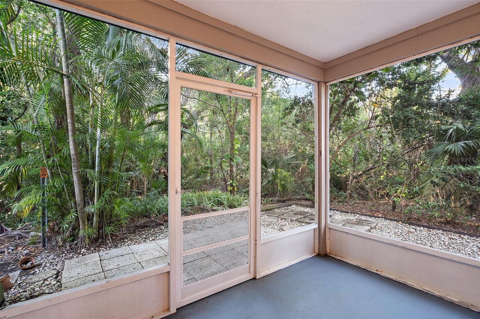 FOX CHASE TWNHMS UNI - Residential