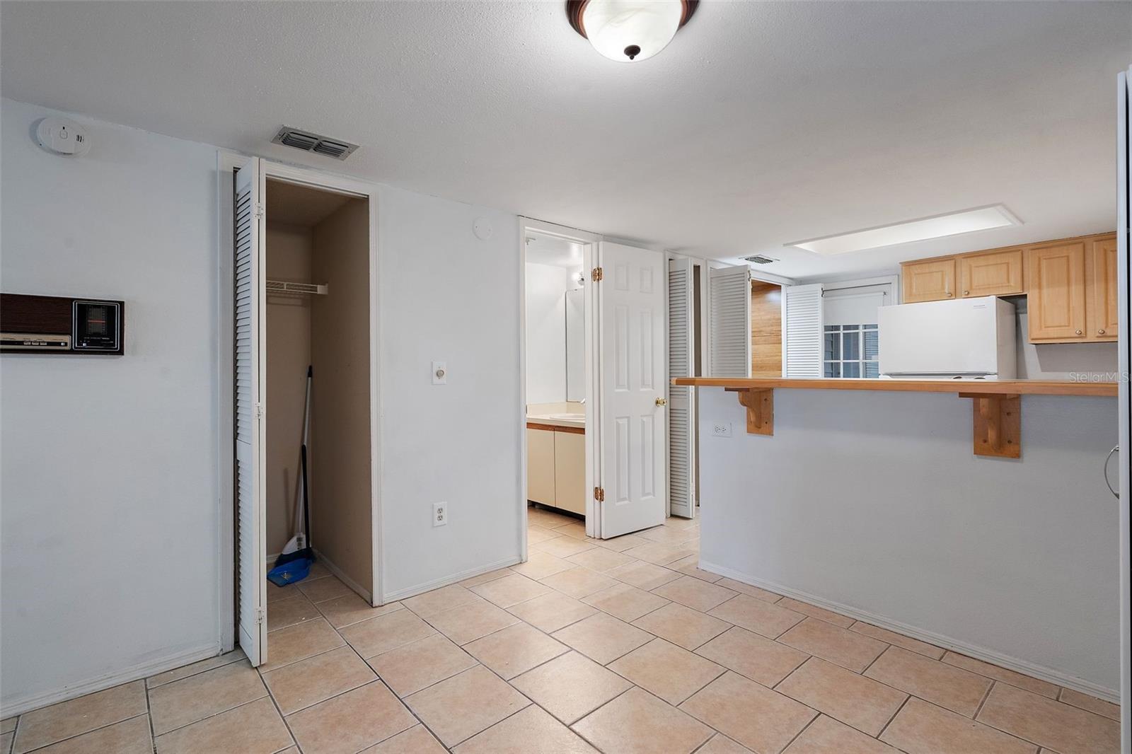 FOX CHASE TWNHMS UNI - Residential