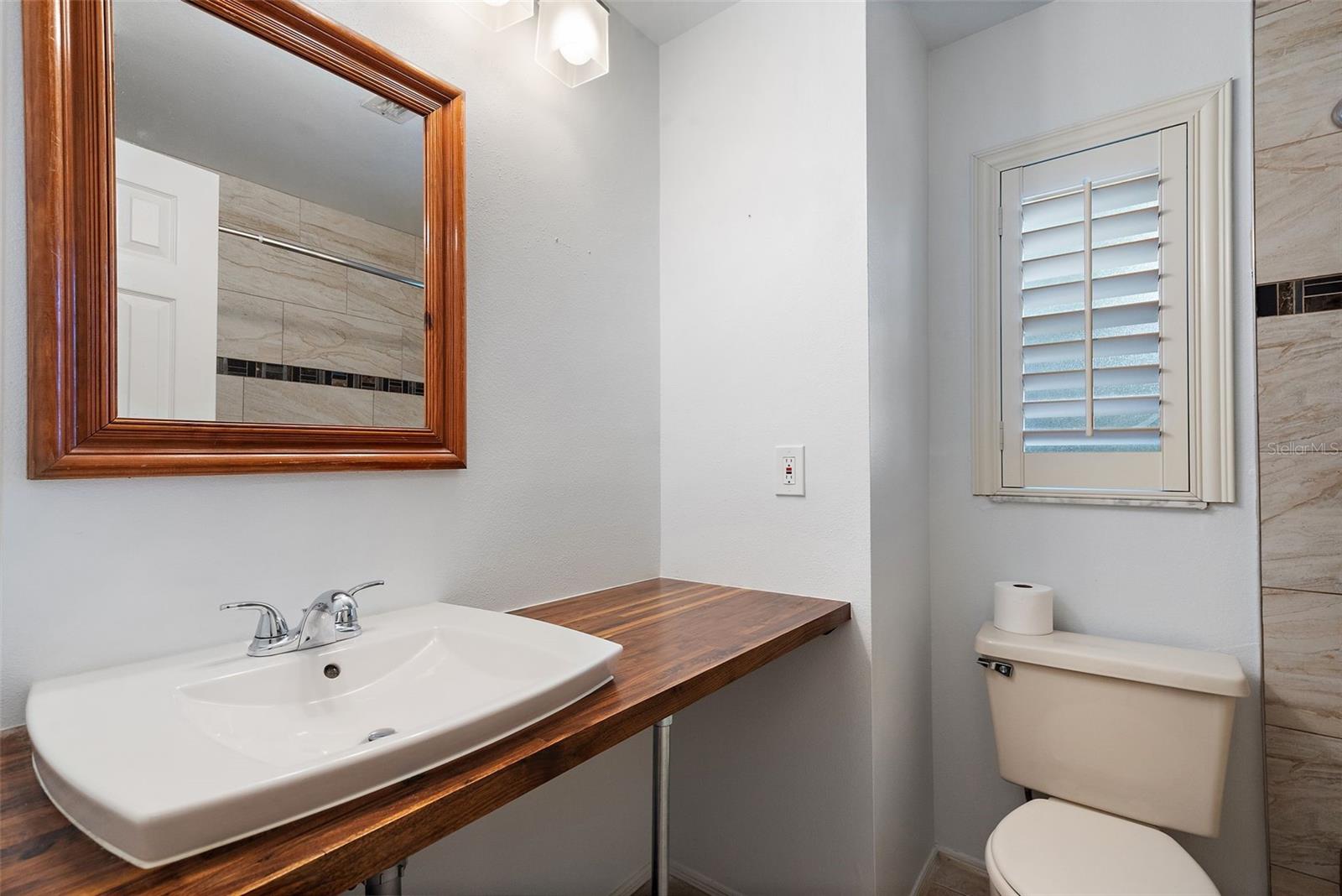 FOX CHASE TWNHMS UNI - Residential