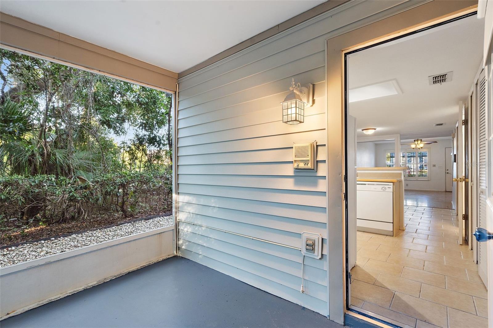 FOX CHASE TWNHMS UNI - Residential