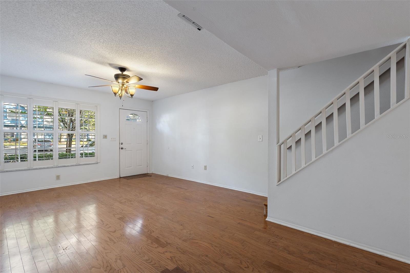 FOX CHASE TWNHMS UNI - Residential