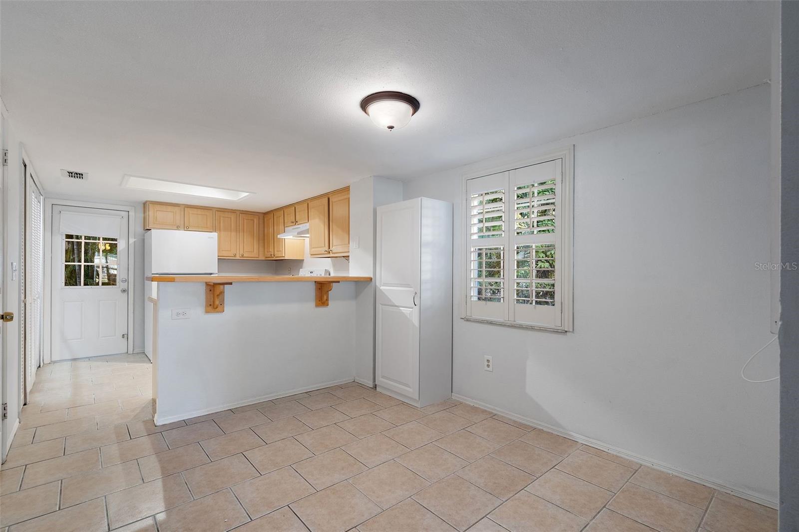 FOX CHASE TWNHMS UNI - Residential