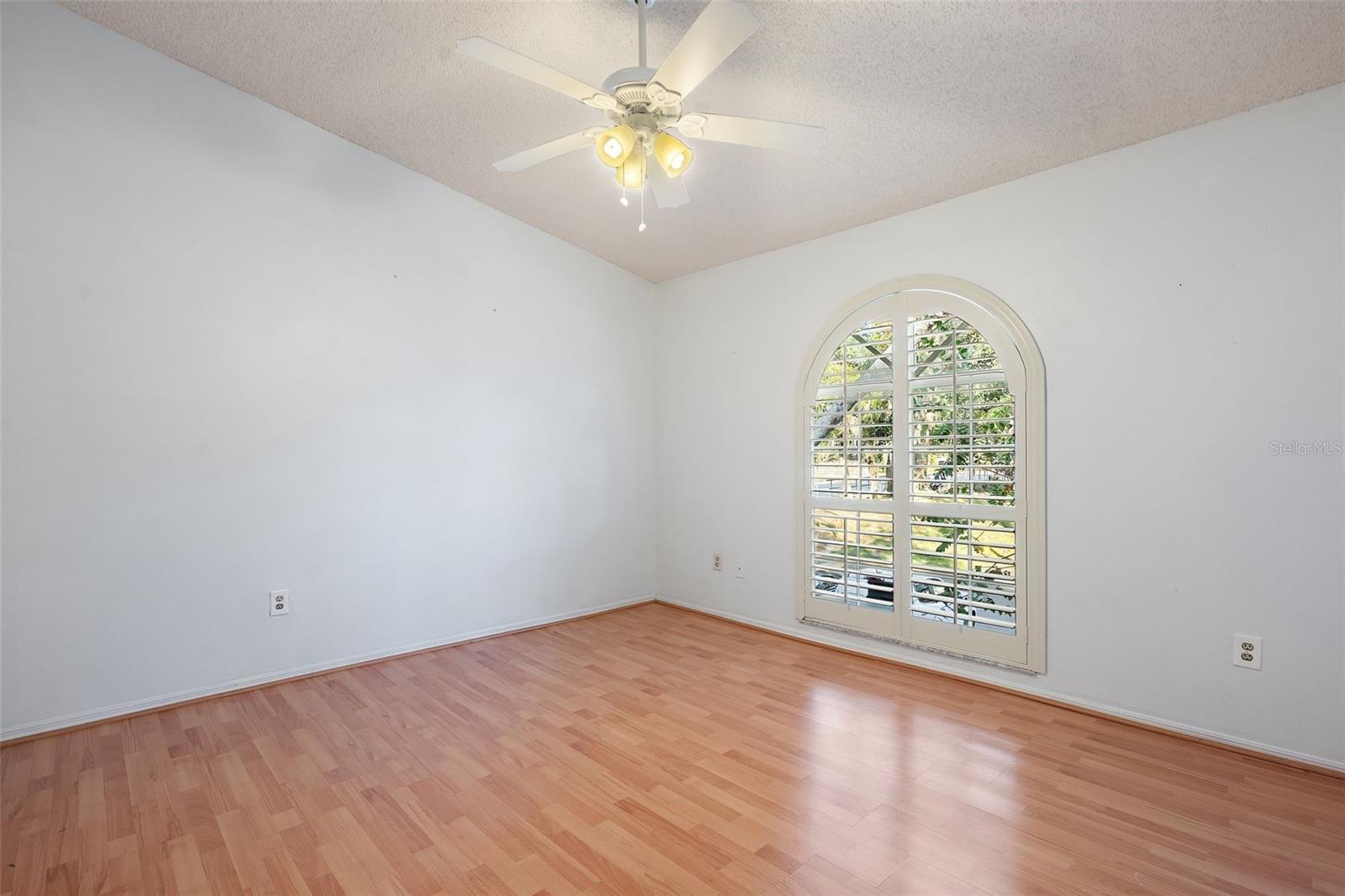 FOX CHASE TWNHMS UNI - Residential