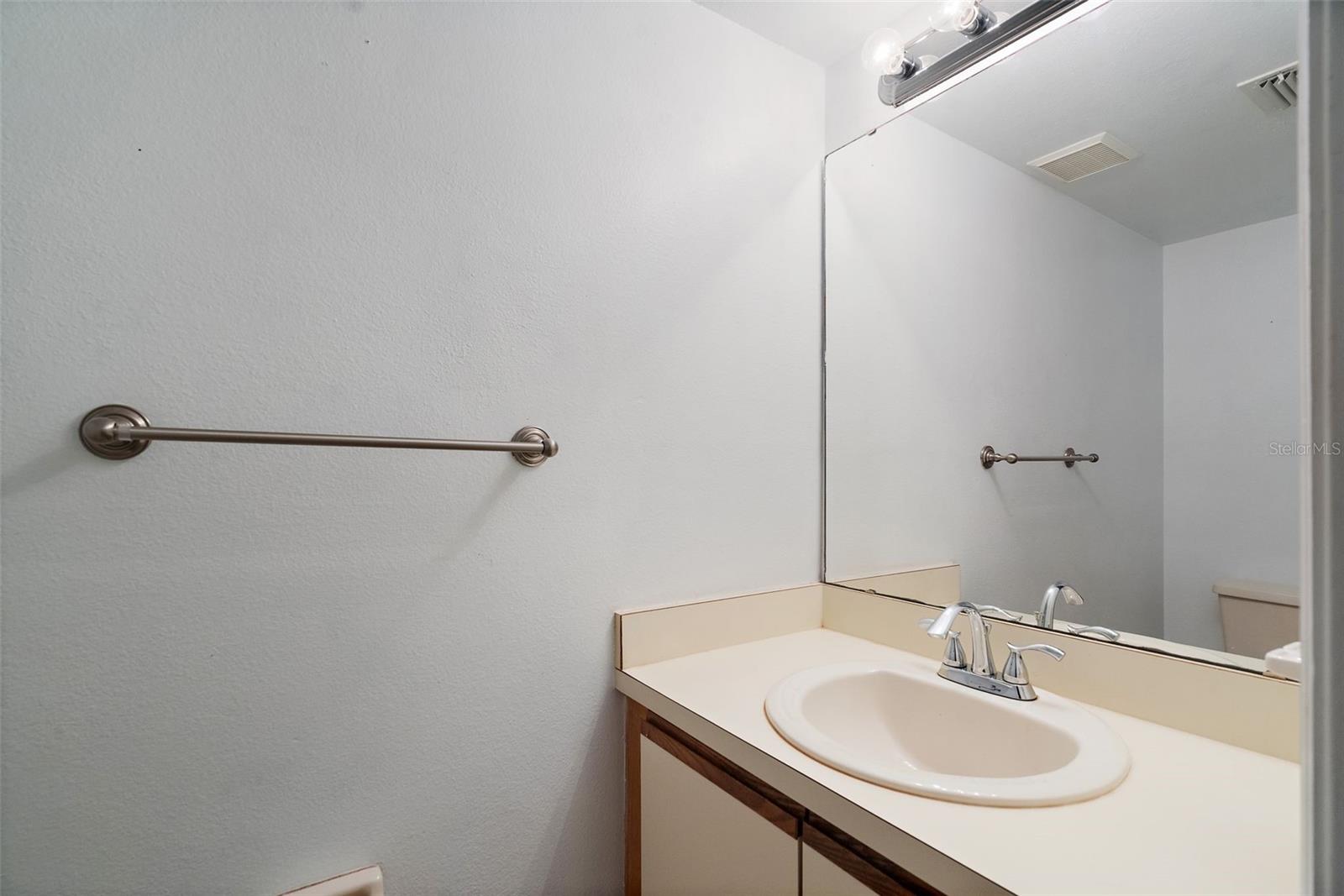 FOX CHASE TWNHMS UNI - Residential