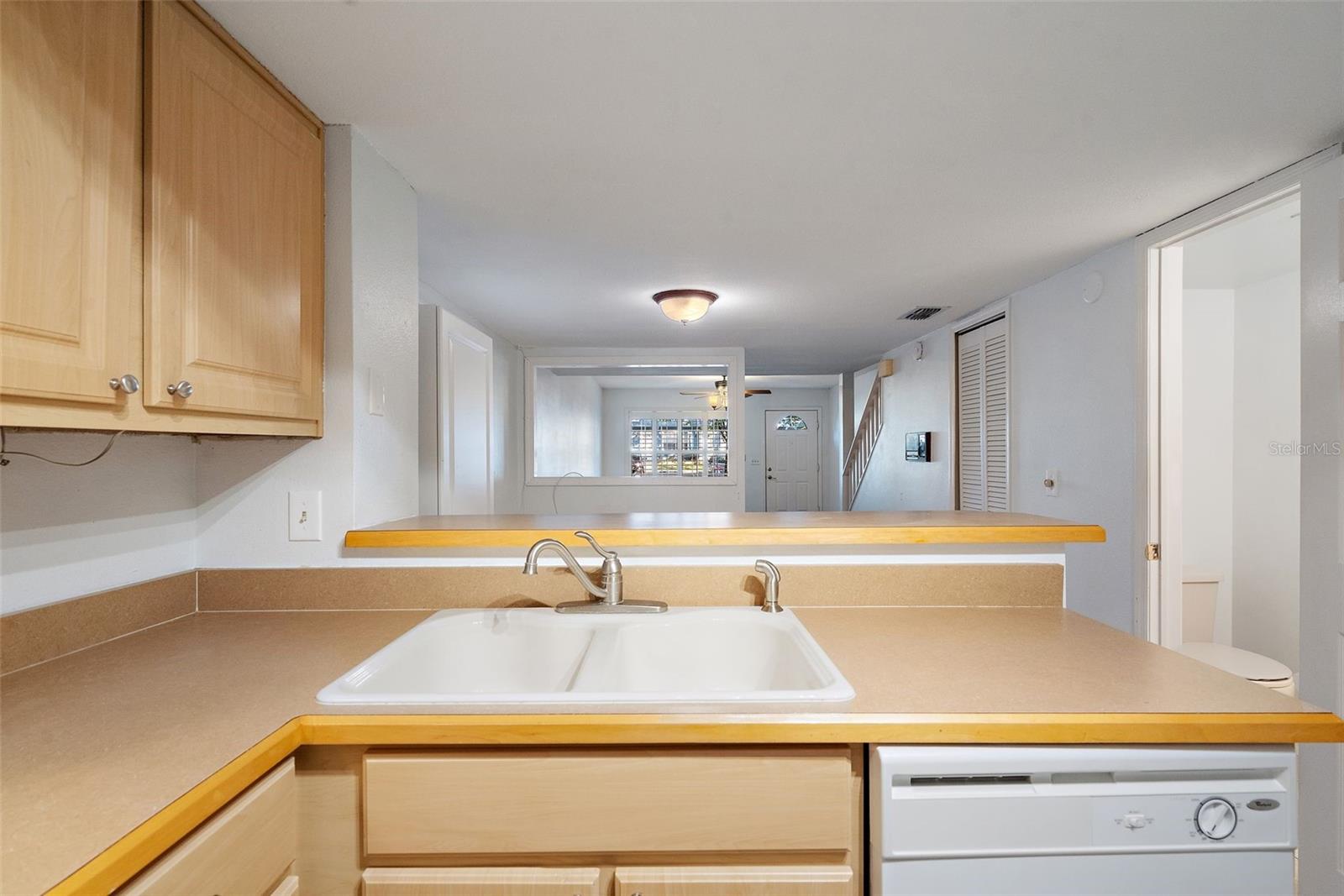 FOX CHASE TWNHMS UNI - Residential