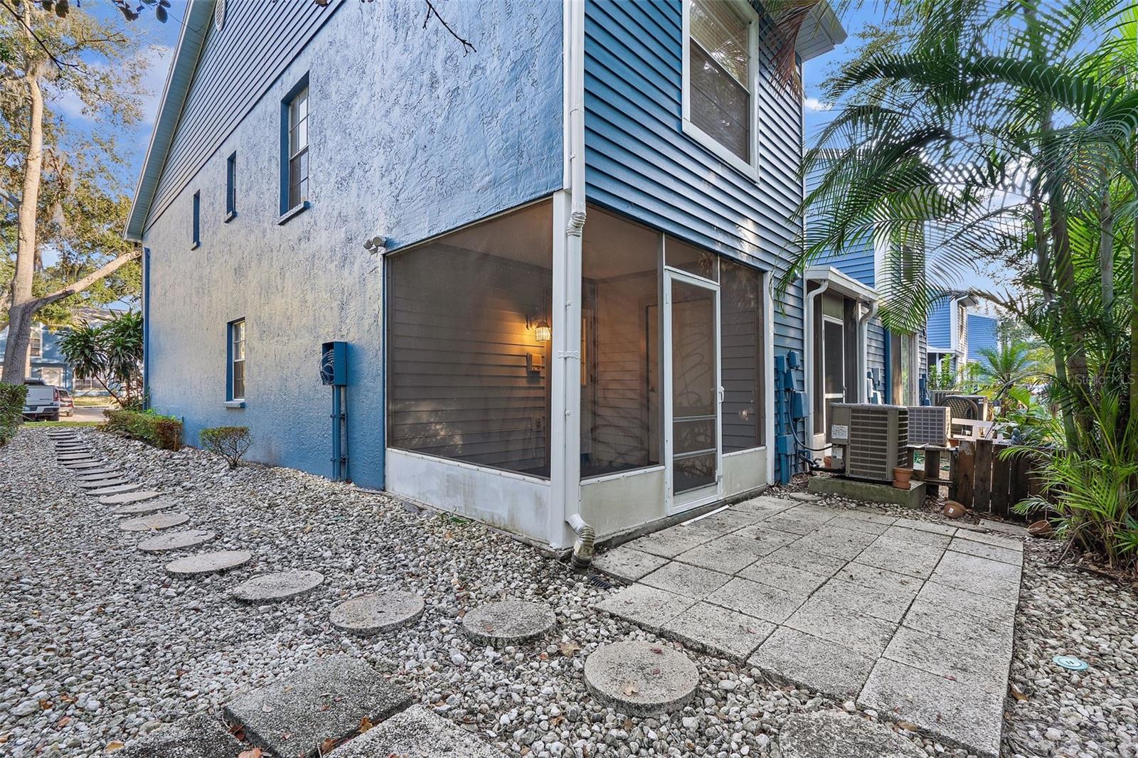 FOX CHASE TWNHMS UNI - Residential