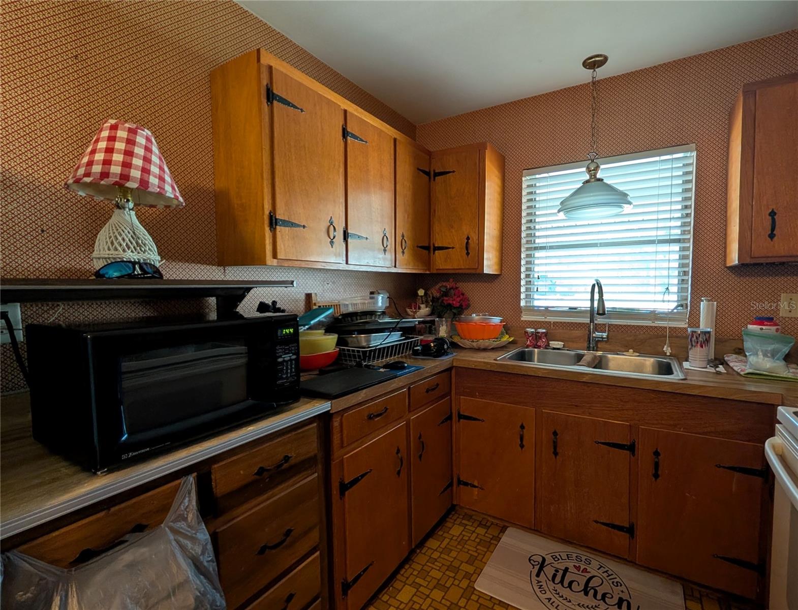 1095 SEMINOLE AVENUE