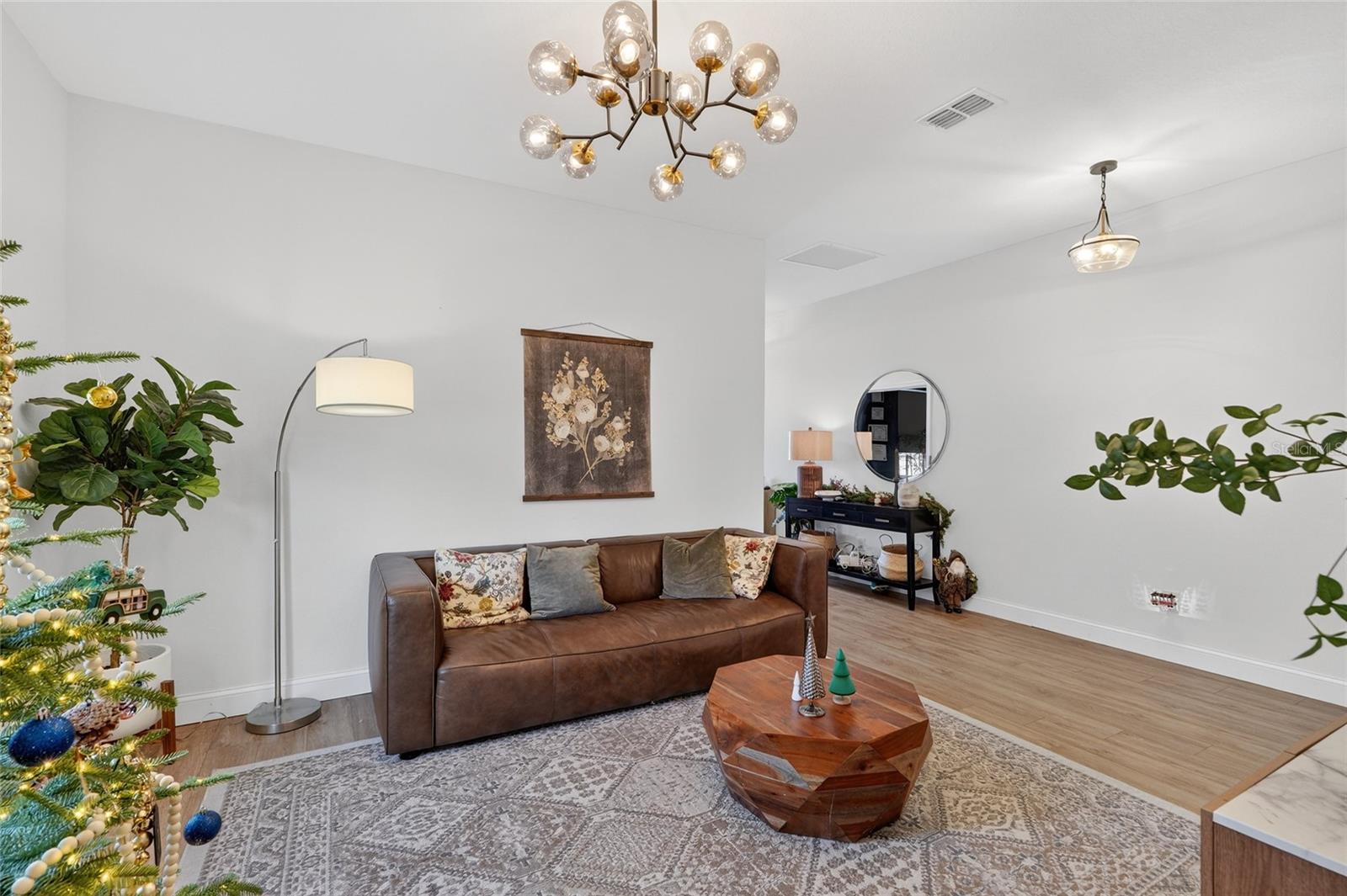 HAMPTON OAKS - Residential